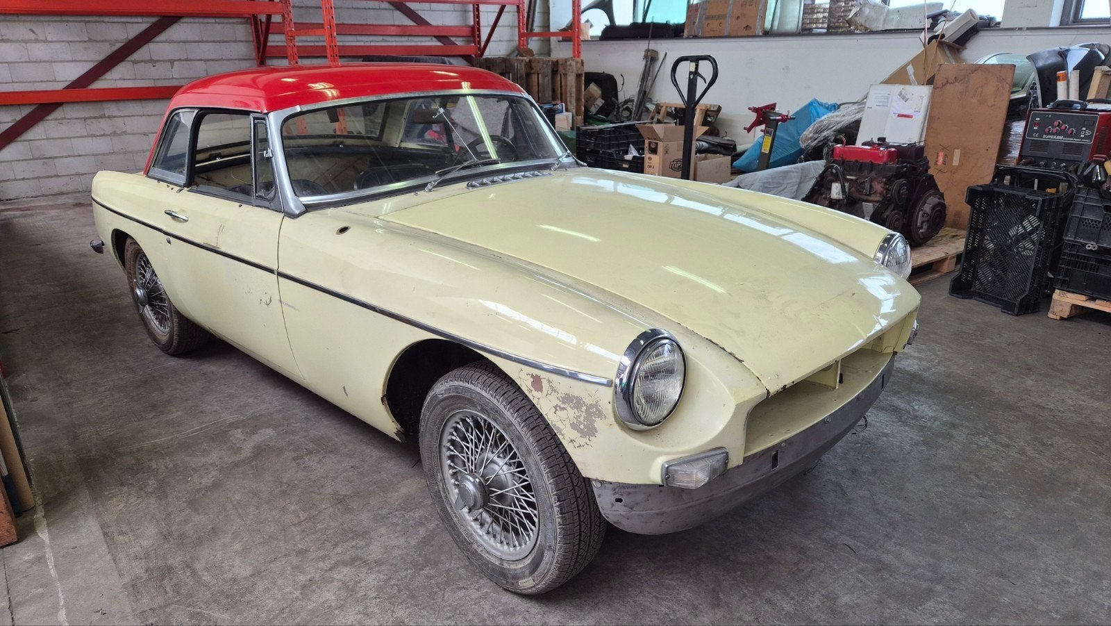 mgb Roadster 1967 in de kleur Pale Primrose met RDW papieren, foto 2