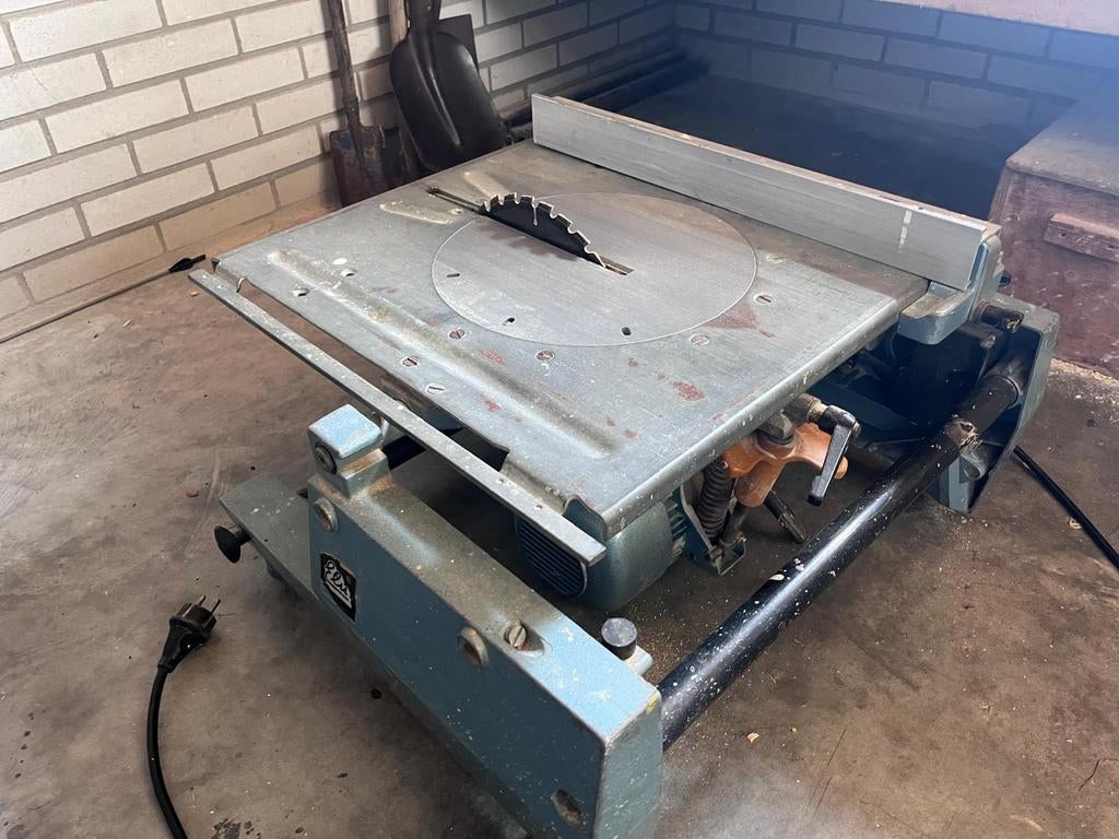 Elu zaagtafel, Doe-het-zelf en Verbouw, Gereedschap | Zaagmachines, Ophalen, Gebruikt, Cirkelzaag, 30 tot 70 mm