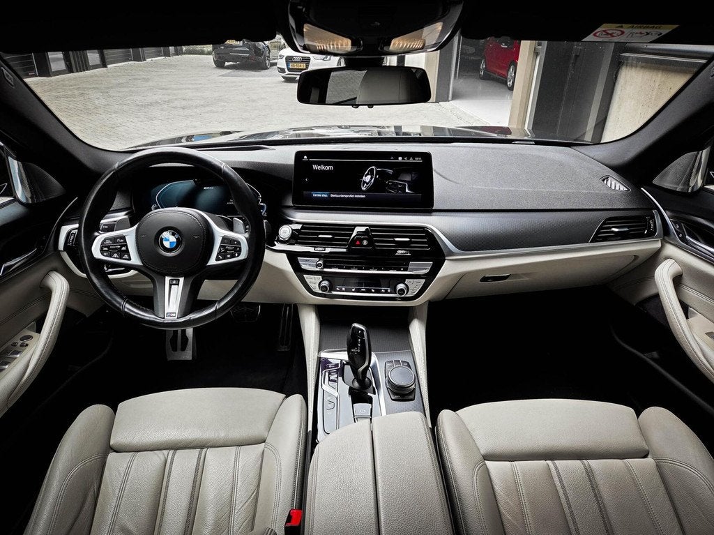 BMW 5-serie 545e xDrive M-Sport | BOWERS & WILKINS | LASER |, Auto's, BMW, Automaat, Gebruikt, Euro 6, 394 pk
