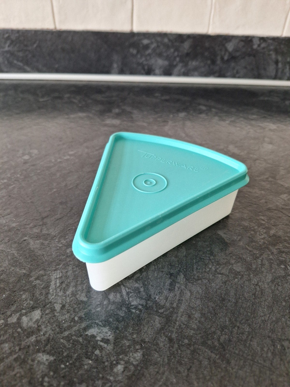 Tupperware Kaasdoosje Driehoekig - Wit/Turquoise, Bewaardoos, Ophalen of Verzenden, Zo goed als nieuw, Wit