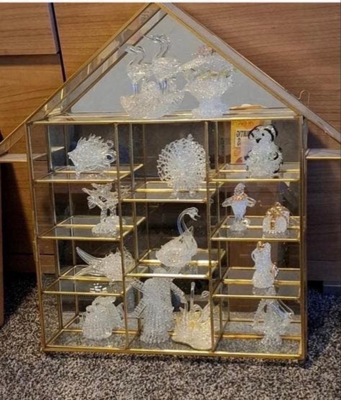 Gouden vitrinekastje met glazen figuurtjes, Verzamelen, Beelden en Beeldjes, Ophalen, Gebruikt