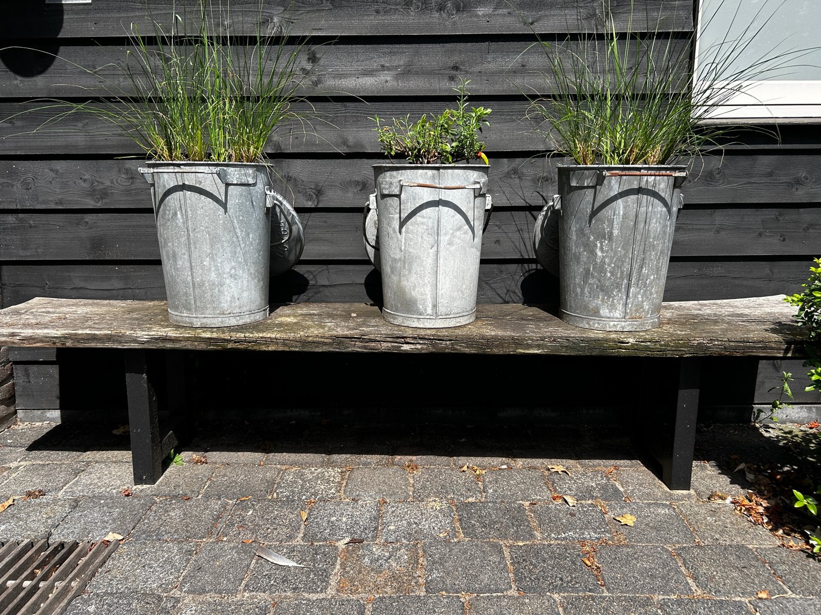 Robuuste eikenhouten bank 250 cm en zinken vuilnisbak, Ophalen, Gebruikt, Hout