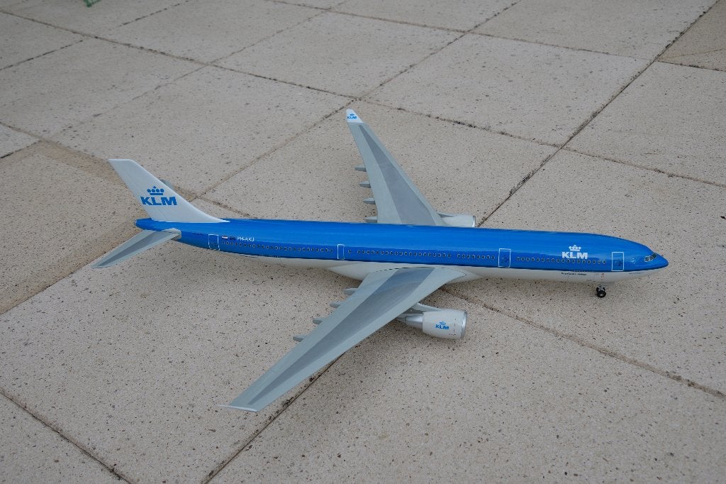 KLM A330-300 LUPA schaal 1:100, Overige merken, 1:72 tot 1:144, Nieuw, Ophalen of Verzenden