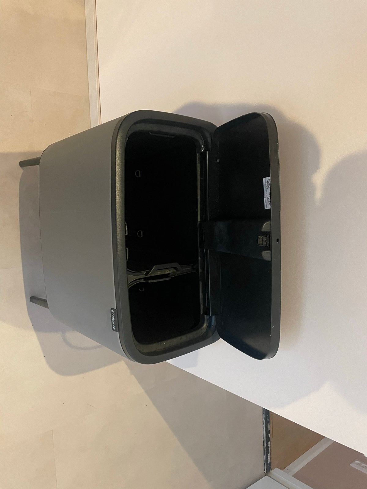 Foto 2 van Brabantia Bo Touch Bin Prullenbak - 11 + 23 liter