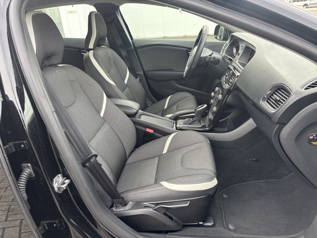 Volvo V40 1.5 T3 Dynamic Edition Navi Led Cruise Stoelverwar, Automaat, 4 cilinders, 700 kg, Leder en Stof