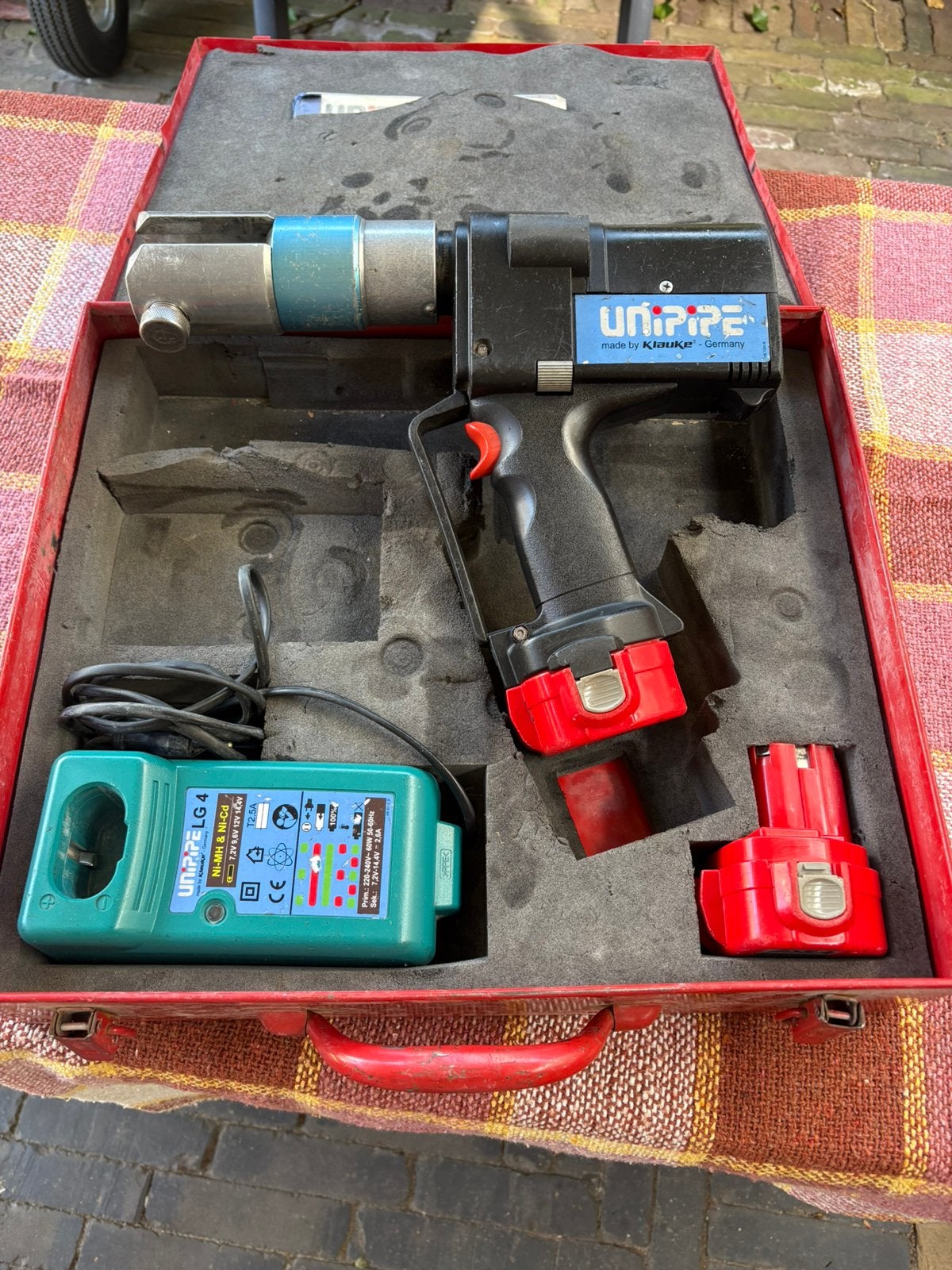 Uponor Persmachiene, Ophalen, Gebruikt