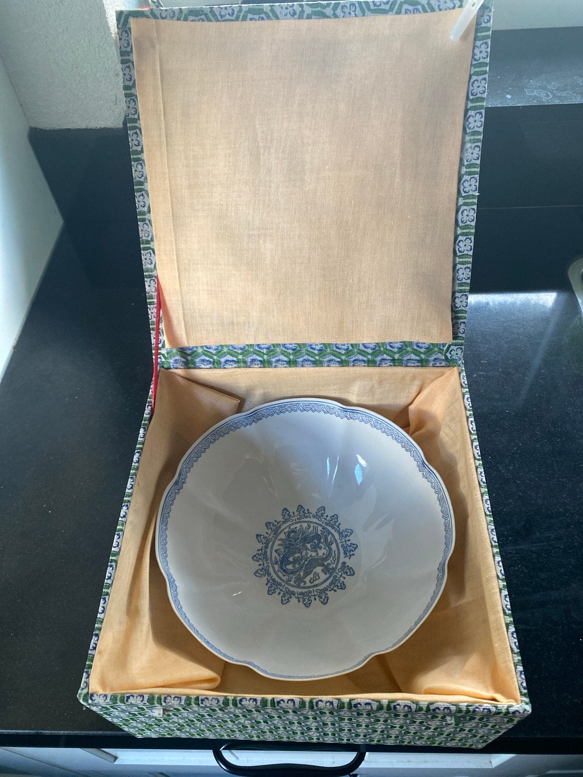 Chinees Porselein Eierschaal (Bodiless Ware)met Zegelmerk, Ophalen