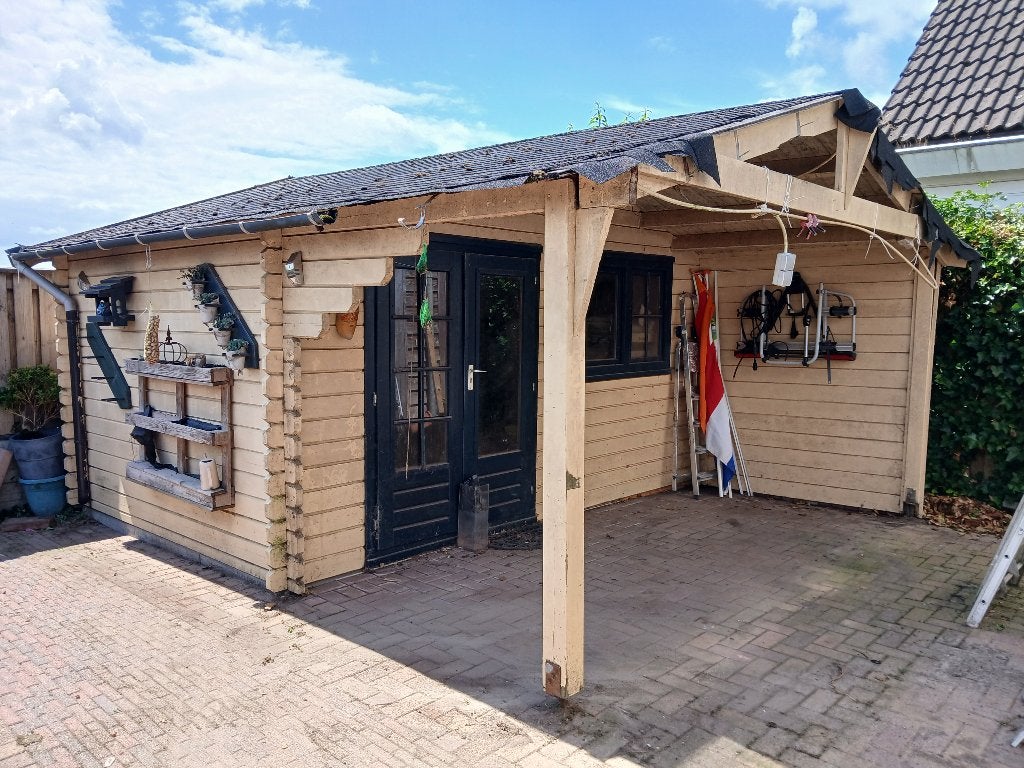 Degelijke blokhut met ruime overkapping en dubbele deur, Ophalen, Gebruikt, 250 tot 500 cm, Blokhut