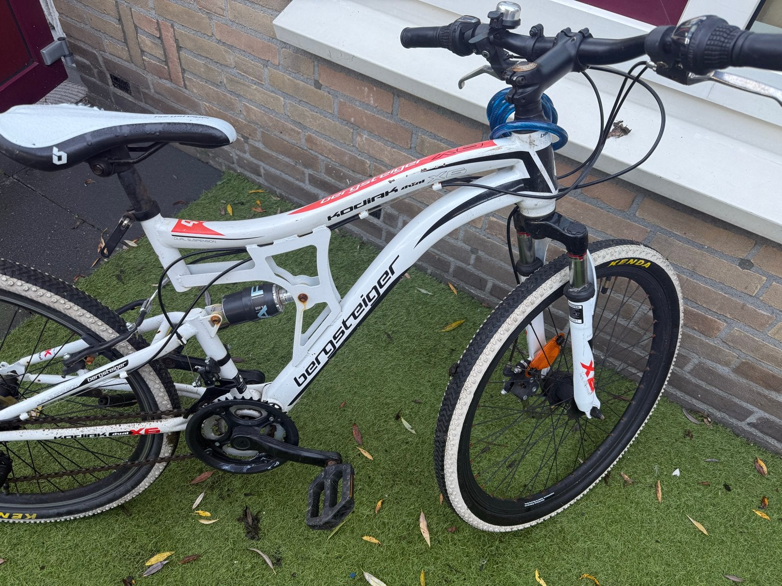Bergsteiger Kodiak Mountainbike - Wit/Rood, Gebruikt, Fully, Dames, Schijfrem