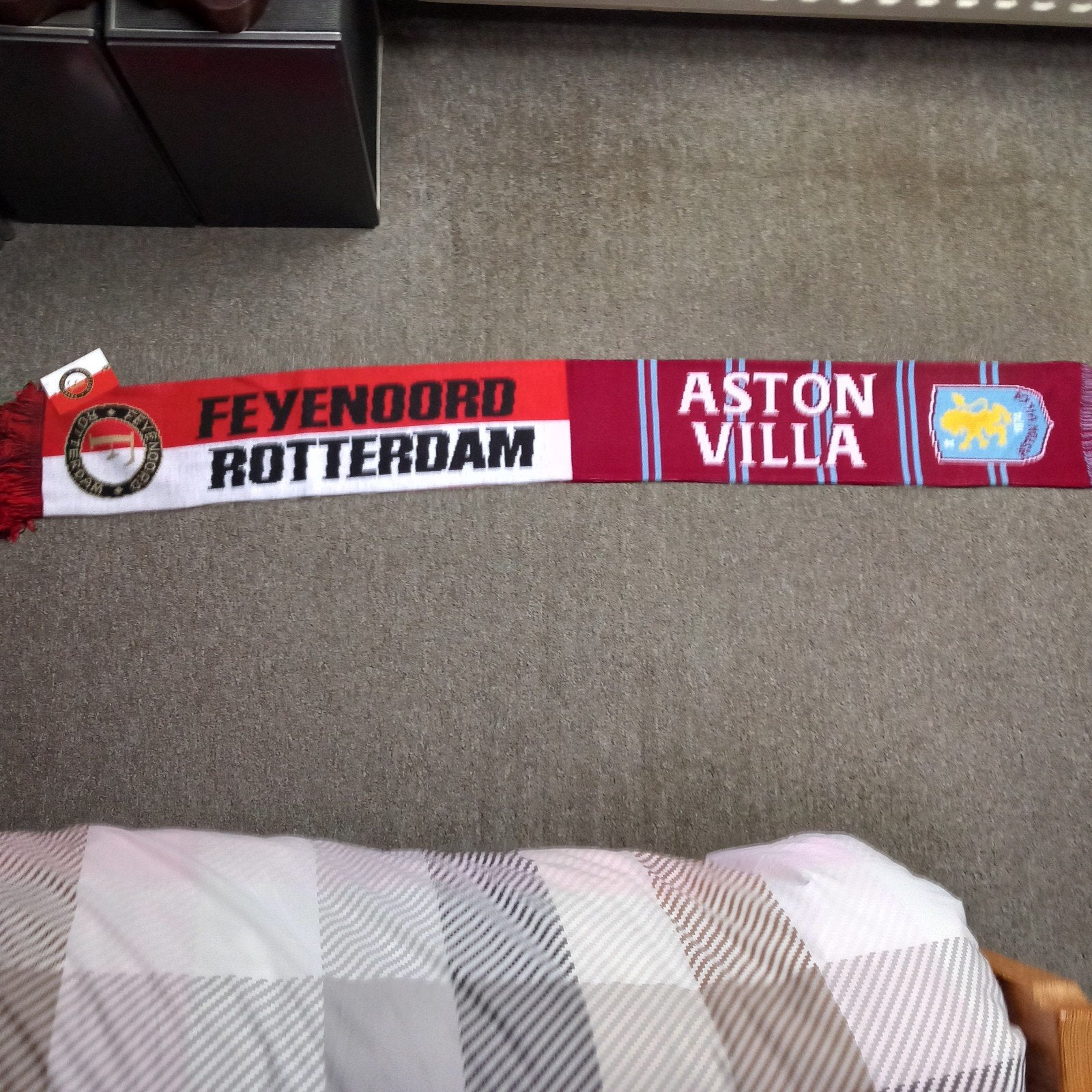 feyenoord-aston villa sjaal nieuw, Ophalen of Verzenden, Nieuw, Feyenoord, Vaantje of Sjaal