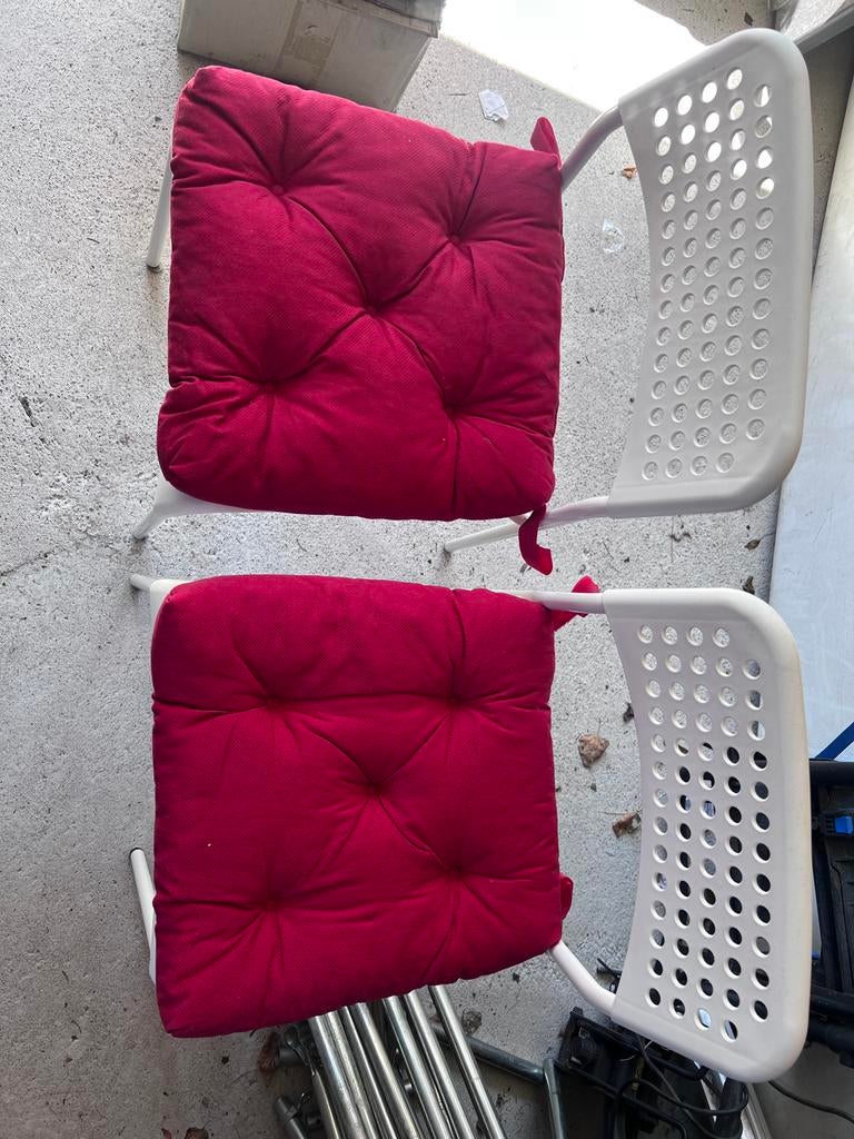 IKEA stoelen met rode kussens, Ophalen, Kunststof, Gebruikt, Twee