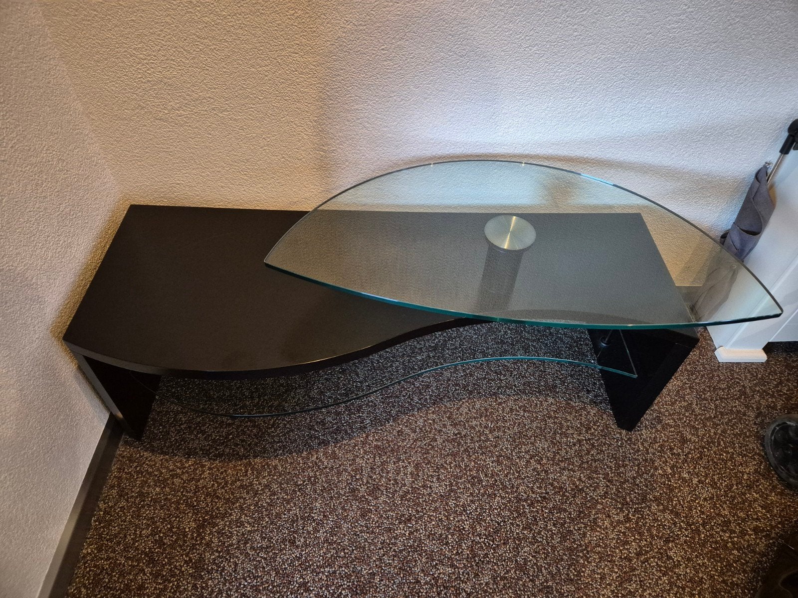 Stijlvol zwart TV-/audiomeubel met draaibare glasplaat, Ophalen, Modern design, Gebruikt, 100 tot 150 cm