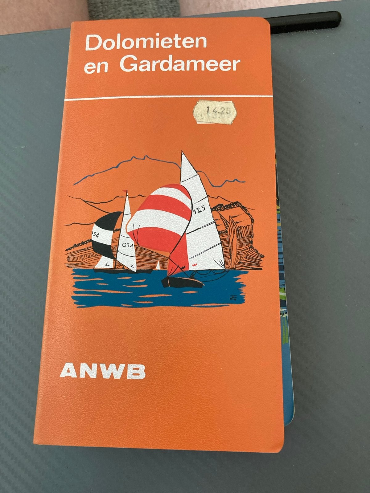 ANWB Reisgids Dolomieten en Gardameer, Gelezen, Europa, Ophalen of Verzenden, Reisgids of -boek