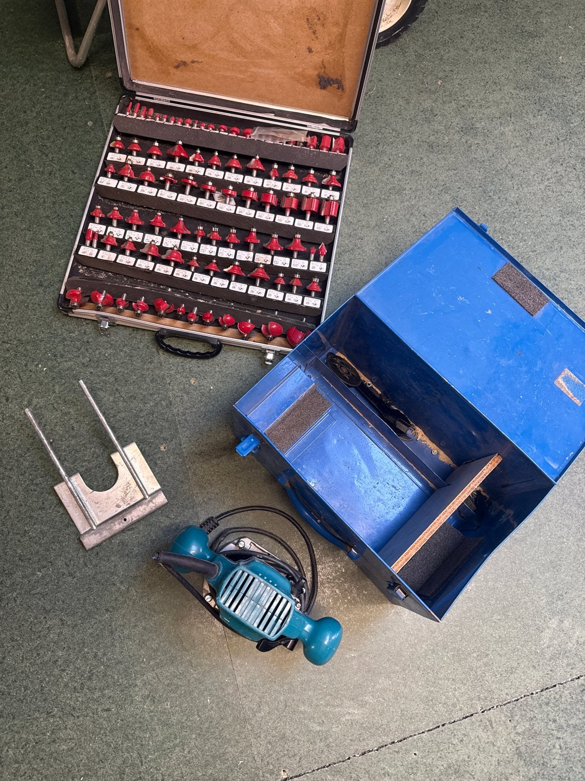 Makita 3620 Bovenfrees met uitgebreide frezenset, Doe-het-zelf en Verbouw, Gereedschap | Freesmachines, Ophalen, Gebruikt, Elektrisch
