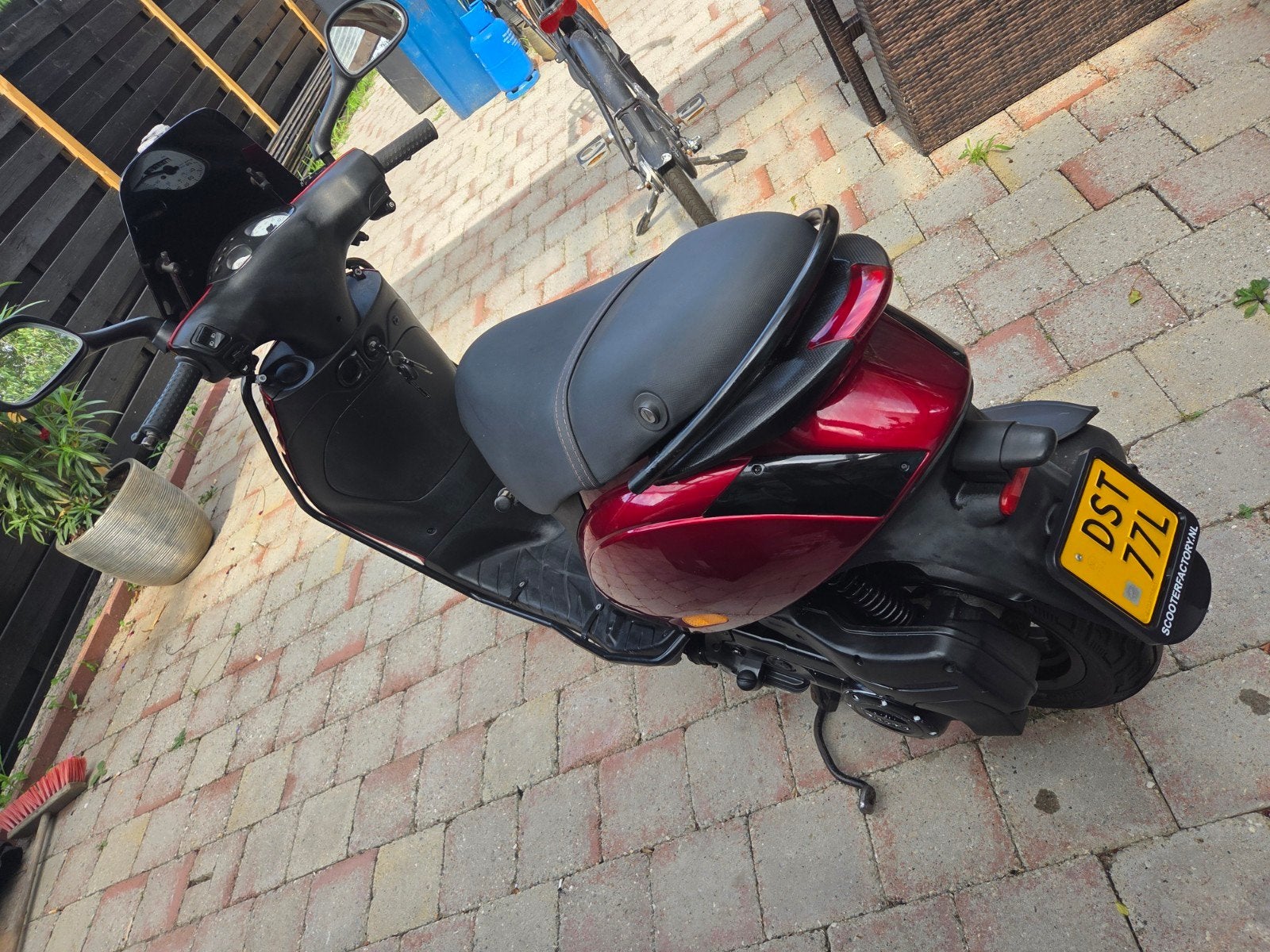 mooie en nette zip i get, Fietsen en Brommers, Scooters | Piaggio, Ophalen, Zo goed als nieuw, Benzine, Zip