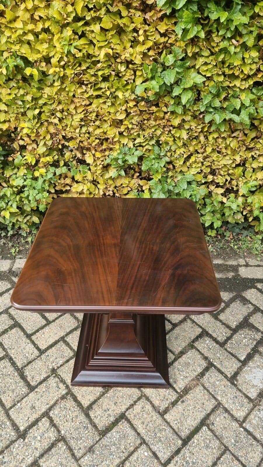 Elegante klassieke (noten?) houten salon-/ bijzettafel, Ophalen of Verzenden