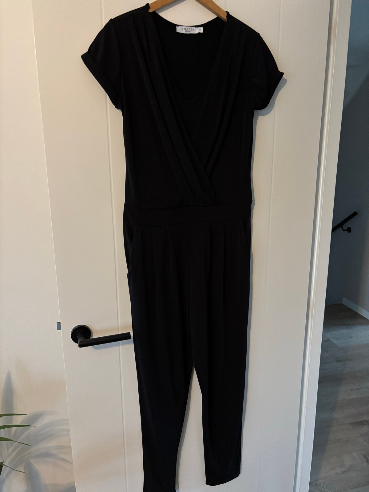 Zwarte jumpsuit van Costes Studio, maat M, Ophalen of Verzenden, Zo goed als nieuw, Maat 38/40 (M), Zwart