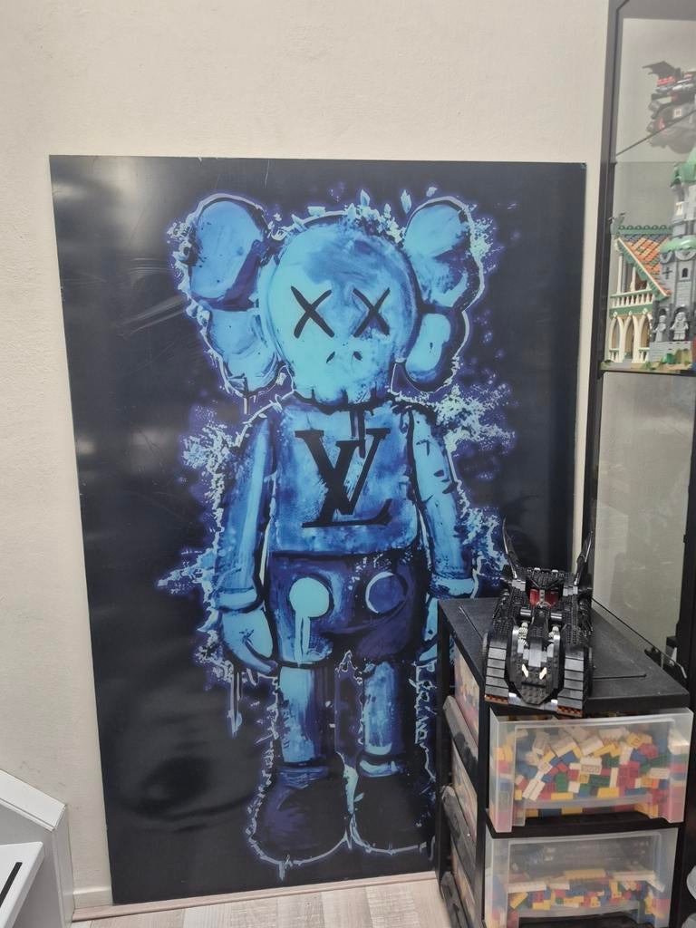 Acryl Plaat Kunstwerk - KAWS Louis Vuitton Stijl, Antiek en Kunst, Ophalen