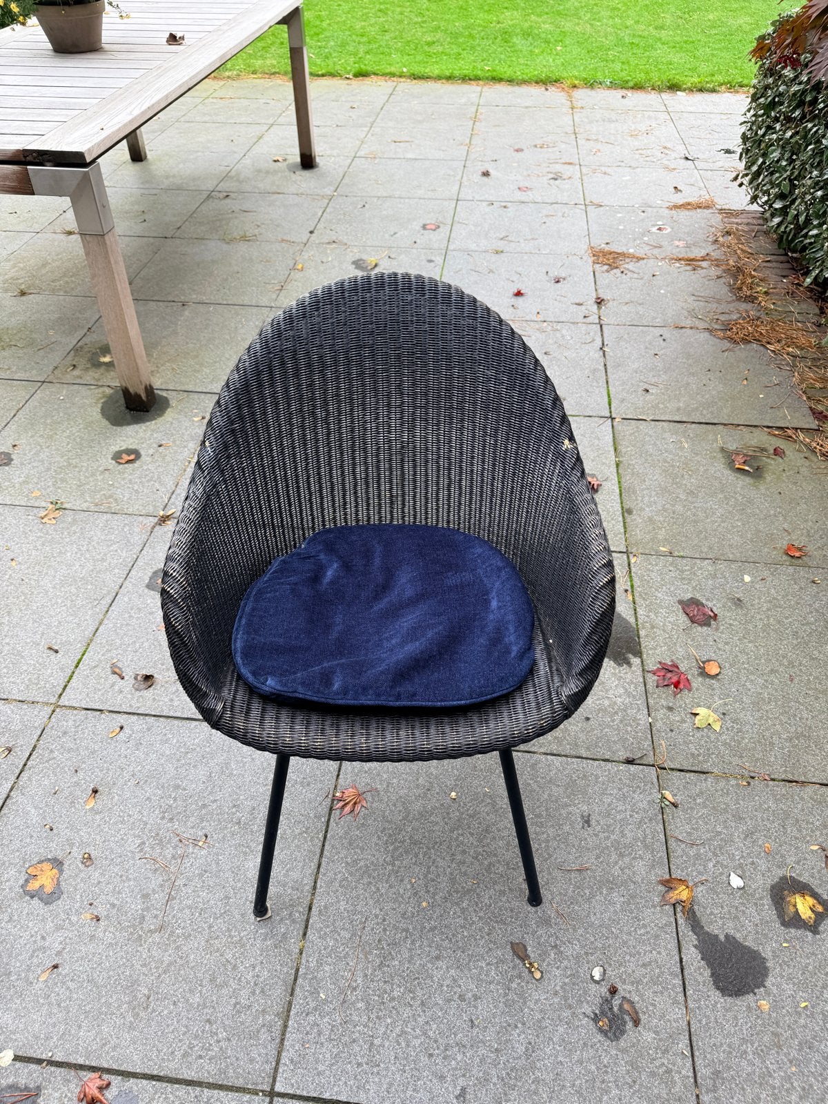 5 Zwarte Keukenstoelen met Blauwe Zitkussens, Gebruikt, Zwart, Ophalen of Verzenden, Metaal
