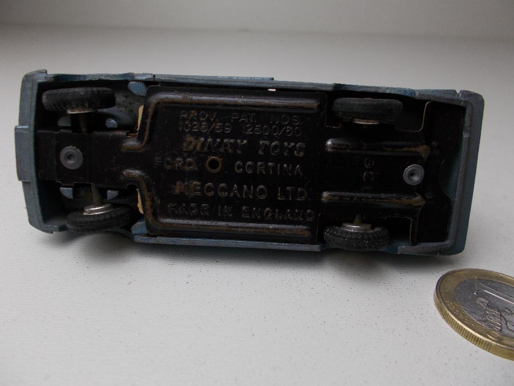 1963 Dinky Toys 139 FORD CORTINA (Opknapper.), Ophalen of Verzenden, Gebruikt, Auto, Dinky Toys