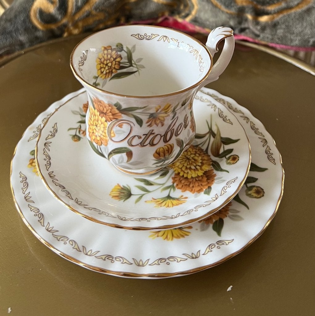Servies setje Bone China maand October, Ophalen, Zo goed als nieuw, Overige stijlen, Kop(pen) en/of Schotel(s)