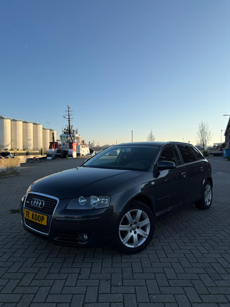 Audi A3 1.6FSI Sportback S-line, Auto's, Audi, Particulier, A3, Benzine, C, Hatchback, Handgeschakeld, Origineel Nederlands, Zilver of Grijs