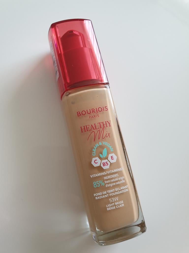 Bourjois Mix Clean Vegan Foundation 053 Light Beige. Nieuw, Gehele gezicht, Beige, Ophalen of Verzenden, Zo goed als nieuw