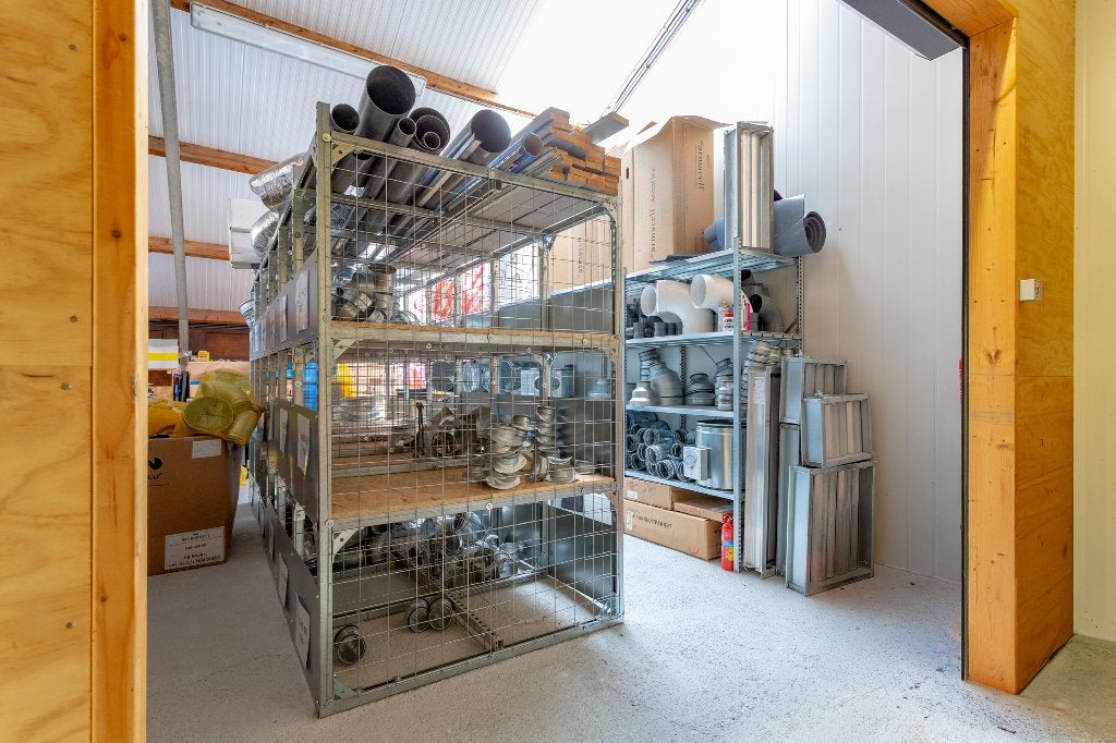 Bedrijfs-Stalling-Kantoor-Opslagruimte Amsterdam NRD, 114 m², Huur, Opslag of Loods