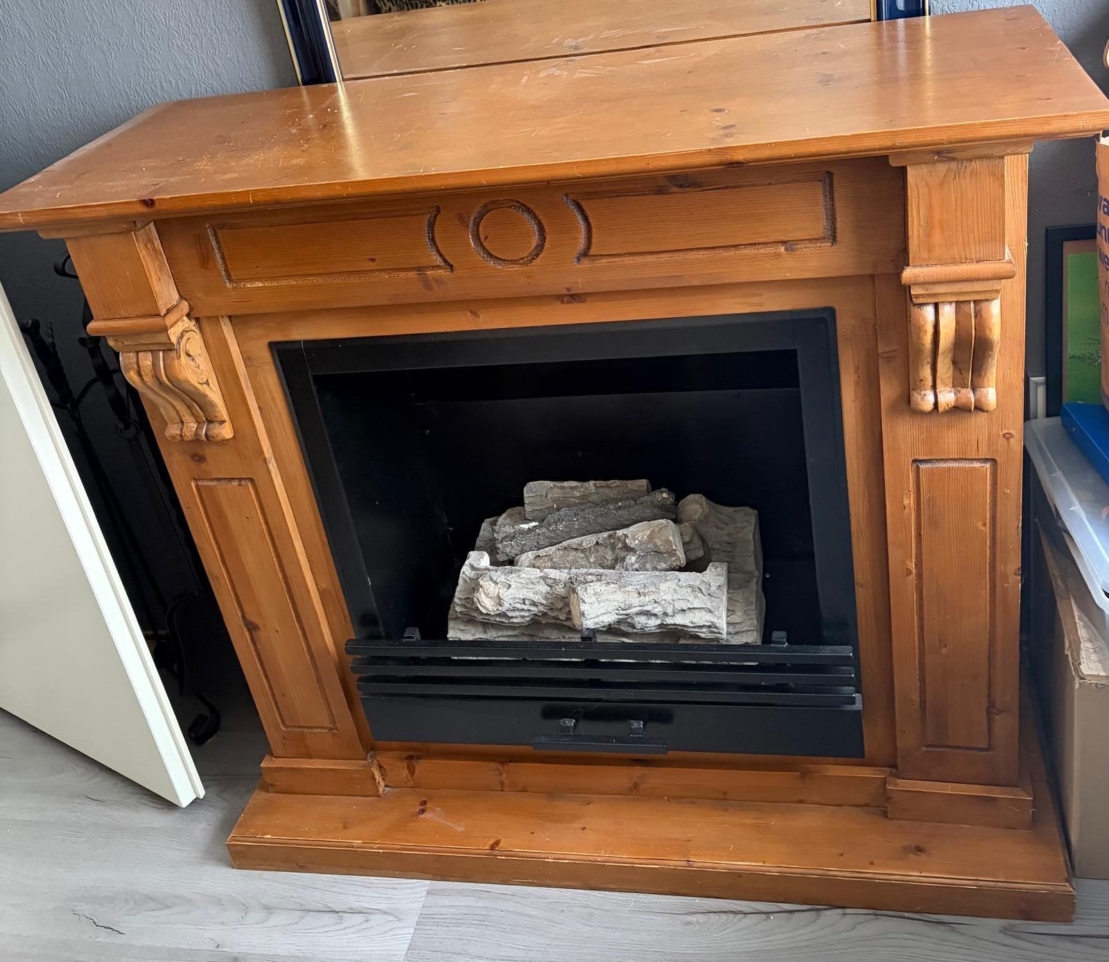 Houten schouw met gel haard, Ophalen of Verzenden, Gebruikt, Vrijstaande haard, Elektrische haard