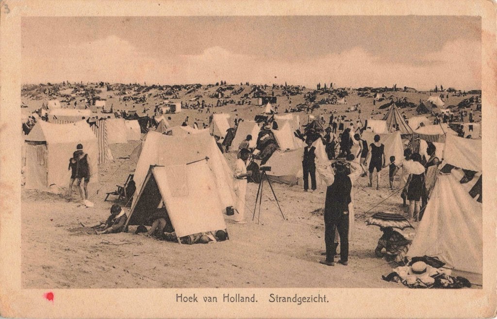 Hoek van Holland Strandgezicht met fotograaf L3346, Verzamelen, Ophalen, 1920 tot 1940, Gelopen, Zuid-Holland