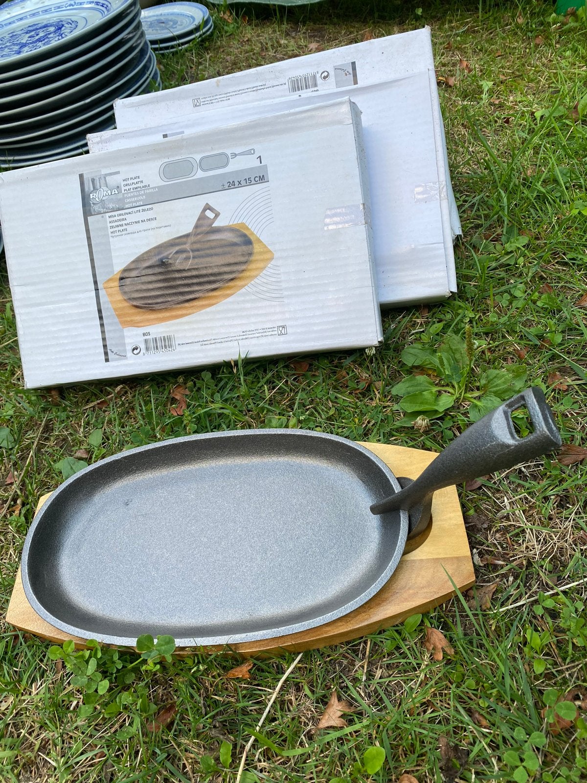 Gietijzeren serveerpan met houten onderzetter, Huis en Inrichting, Keuken | Potten en Pannen, Ophalen, Gebruikt, Gietijzer, Overige typen