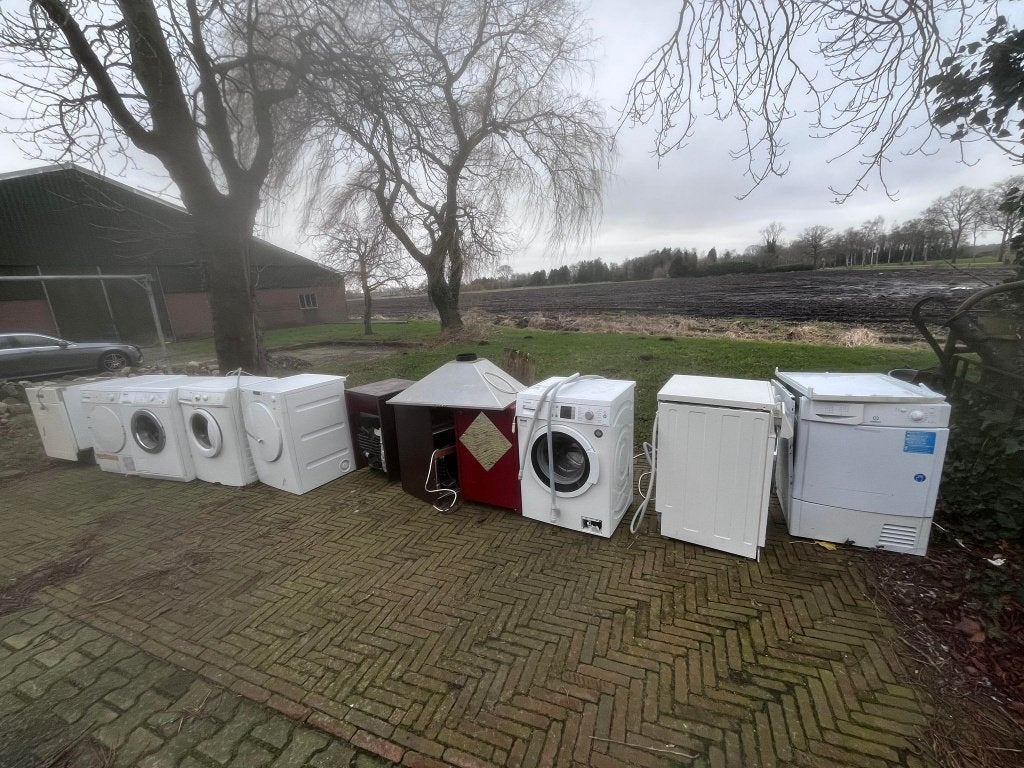 GEZOCHT kapotte wasmachines we halen ze gratis op, 8 tot 10 kg, Ophalen, 1600 toeren of meer, 85 tot 90 cm