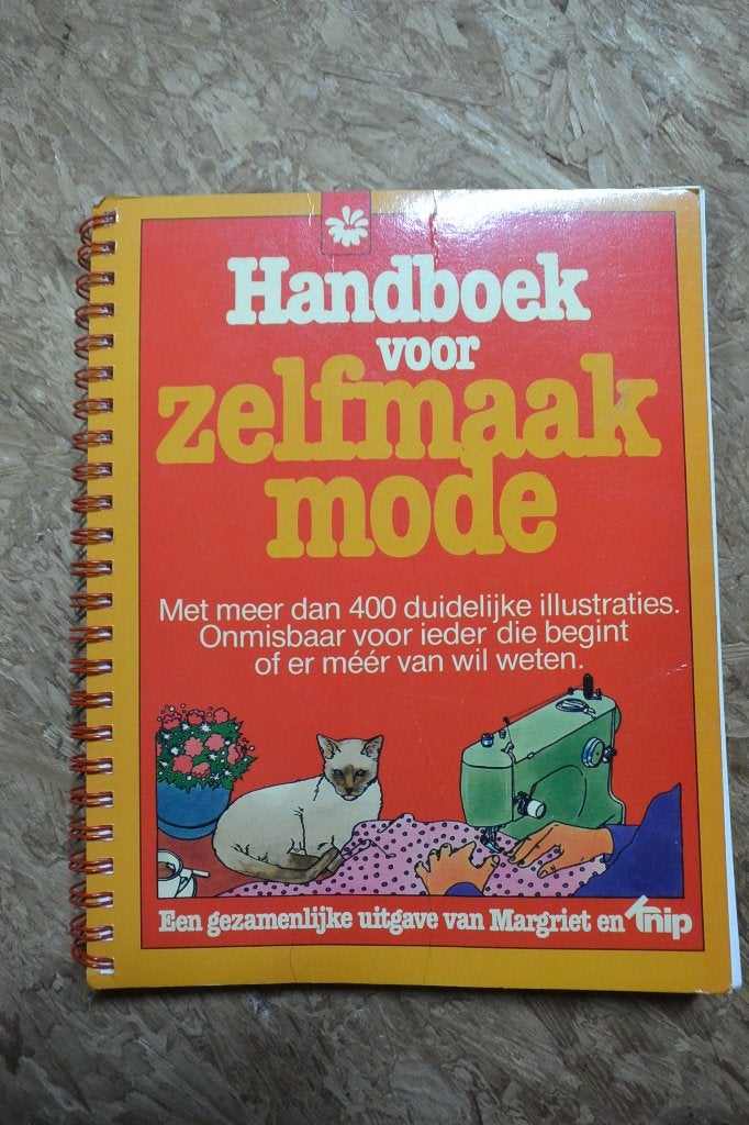 Vintage Margriet en Knip zelfmaak mode boekje 1982, Gelezen, Margriet, Ophalen of Verzenden, Mode algemeen