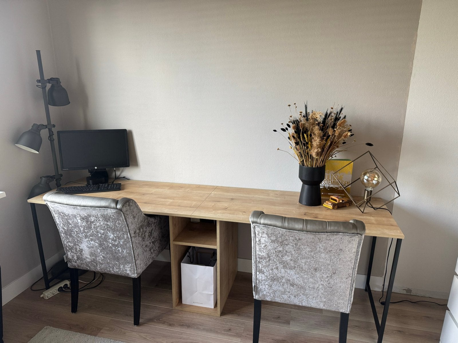 Zo goed als nieuw bureau - 240x60x74cm, Ophalen, Demontabel, Hout, Zo goed als nieuw