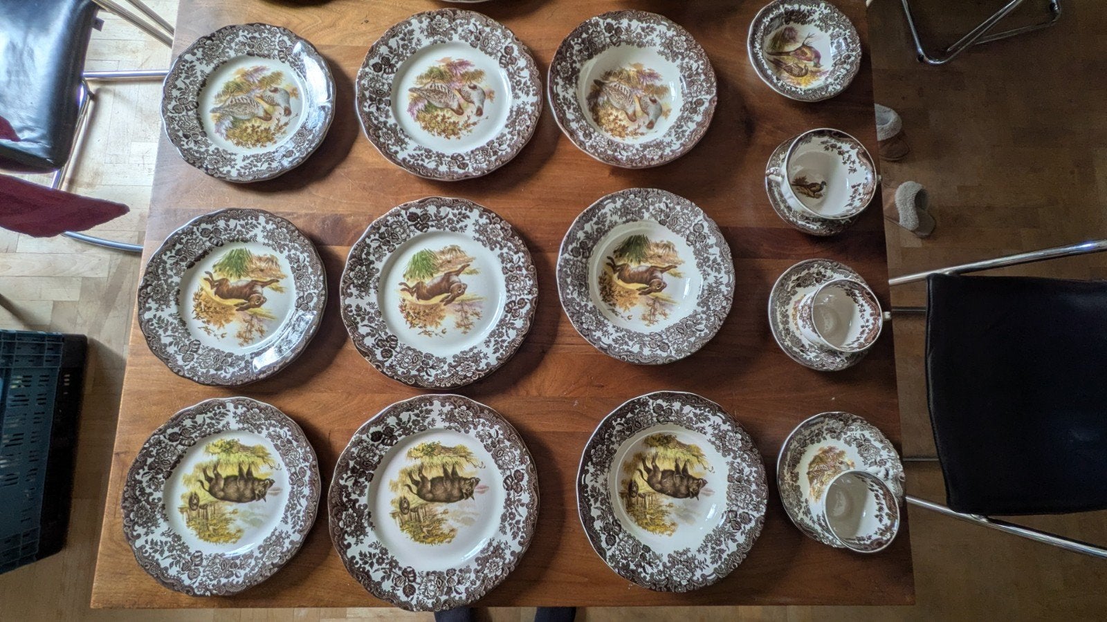 Vintage servies met wildtaferelen - 21-delig, Overige merken, Keramiek, Vintage, Nieuw