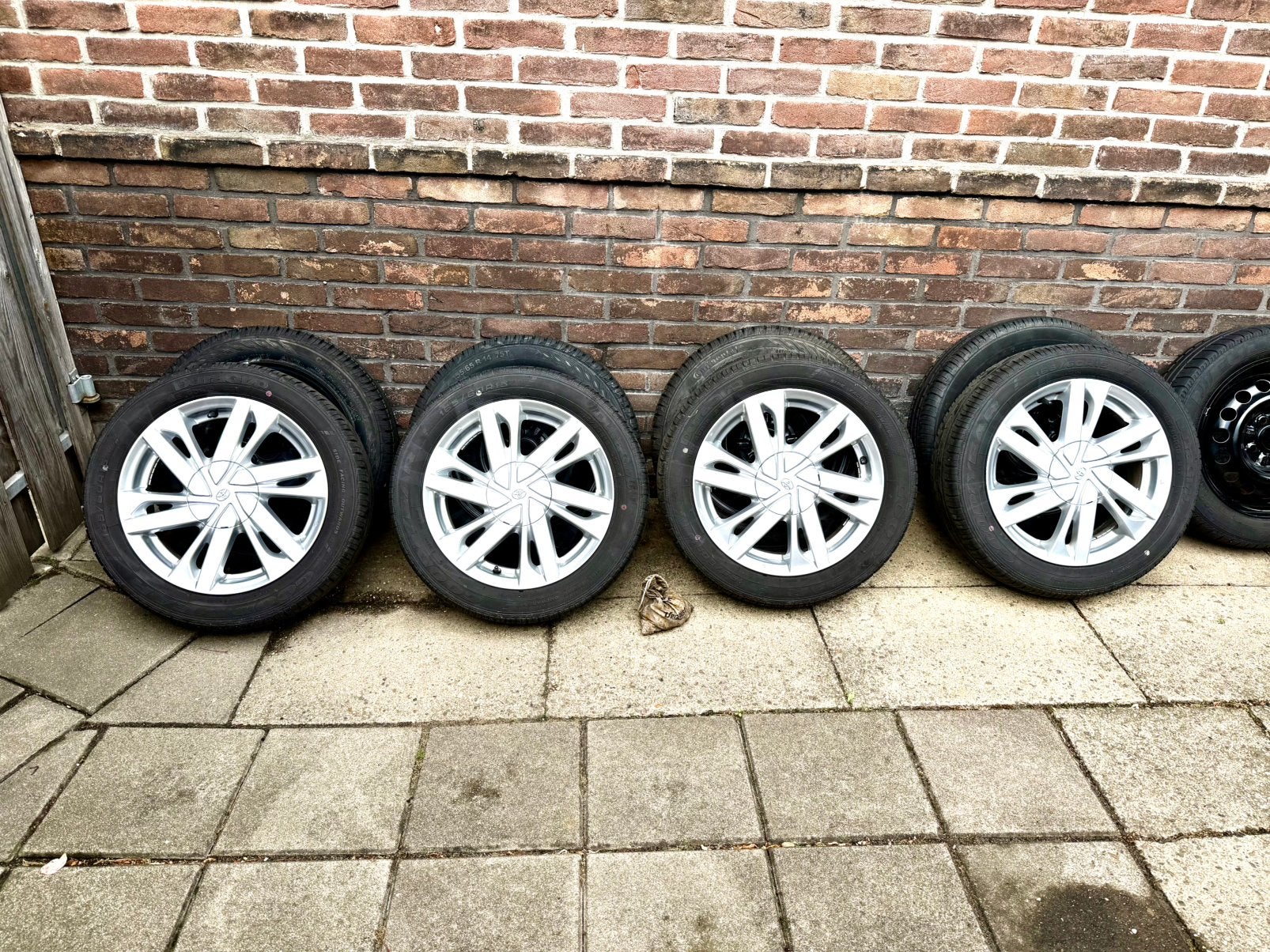LM Velgen BANDEN 165 60 15,175 65 14, C1,107, Aygo 185 50 16, Gebruikt, 15 inch, Banden en Velgen, Ophalen of Verzenden