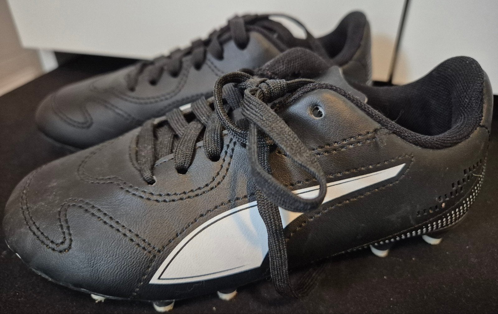 Voetbalschoenen maat 30 izgst paar keer gebruikt, Maat XS of kleiner, Ophalen of Verzenden, Zo goed als nieuw, Schoenen