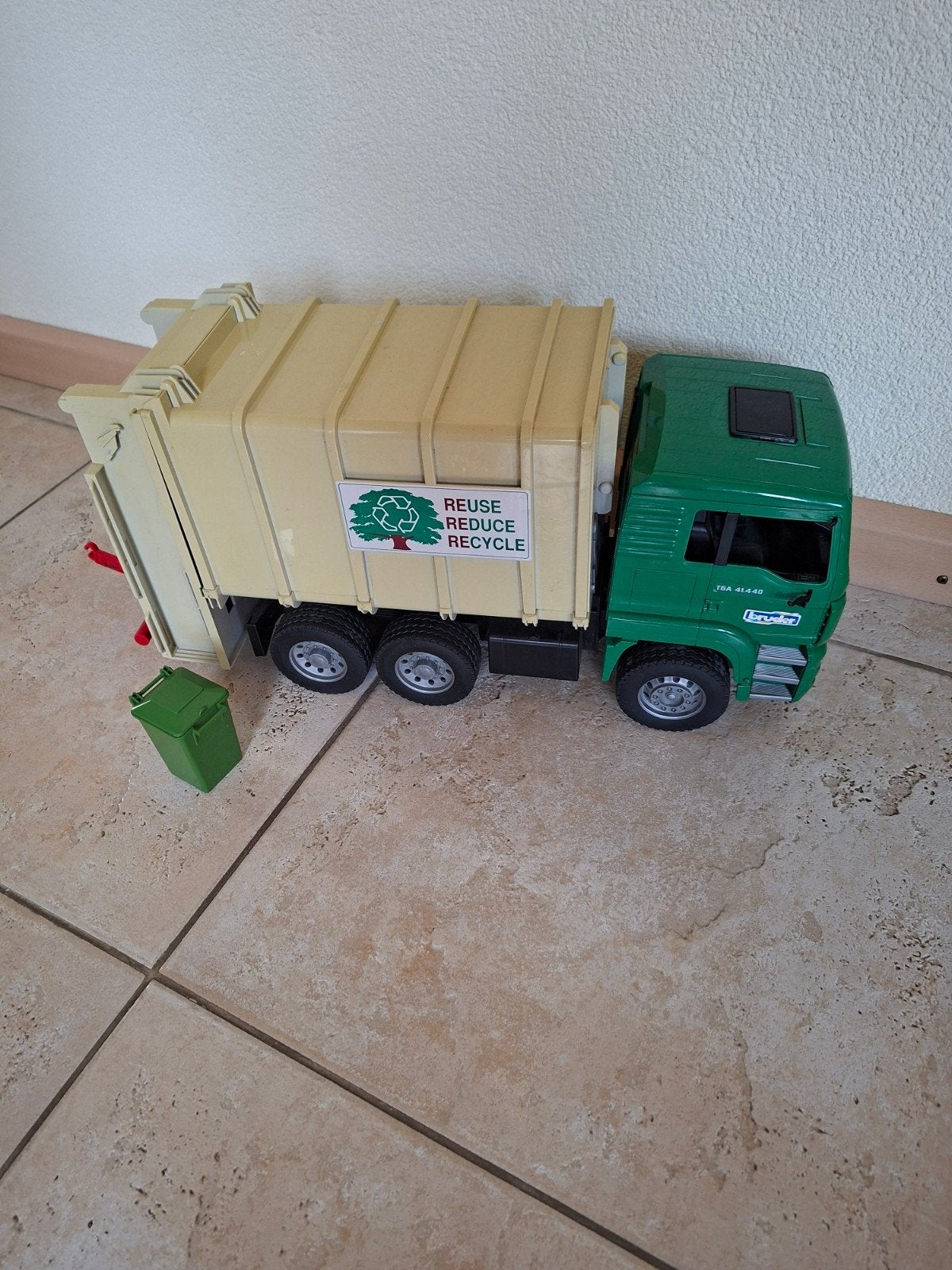bruder vuilniswagen wagen, Ophalen