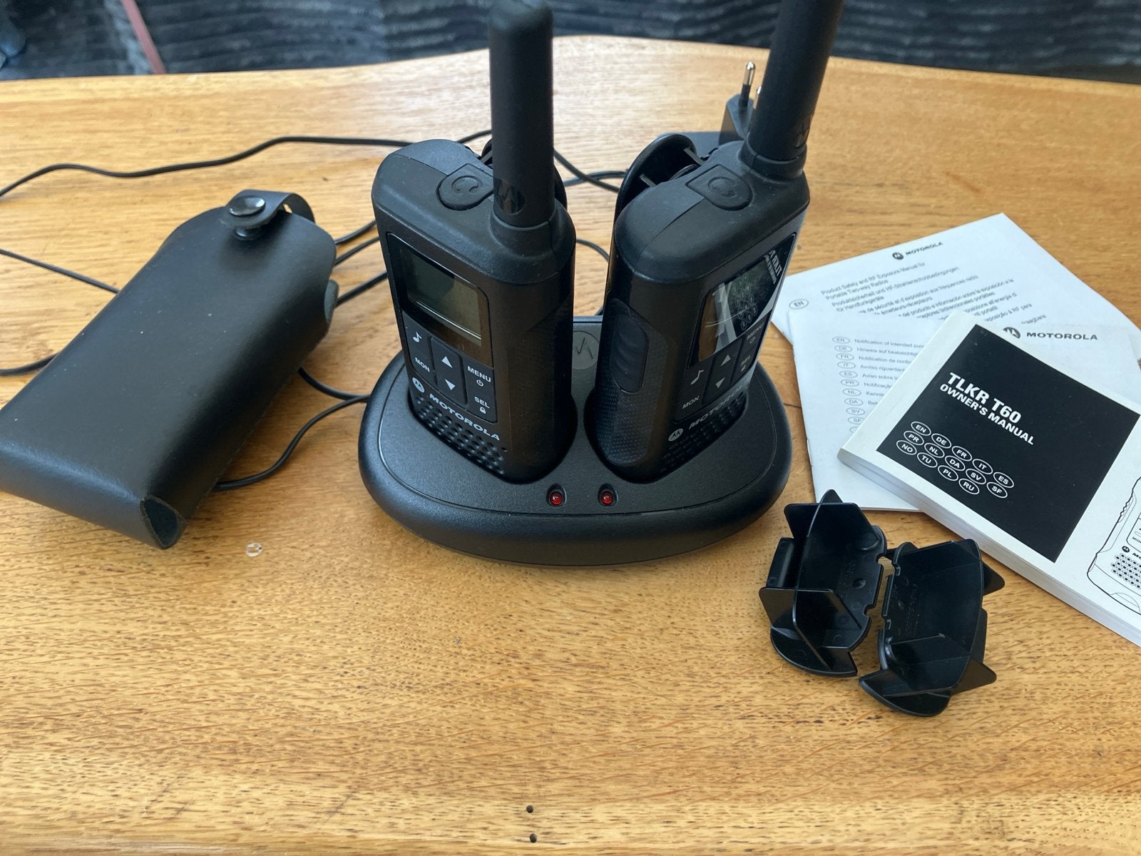 Motorola TLKR T60 Portofoon Set met Oplaadstation, Telecommunicatie, Portofoons en Walkie-talkies, 5 tot 15 km, Ophalen of Verzenden