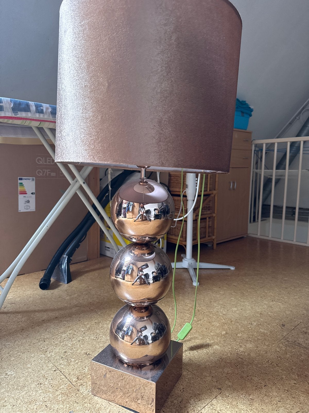 Moderne lamp met koperen bollen en stoffen kap, Ophalen, Zo goed als nieuw, Metaal, 150 tot 200 cm