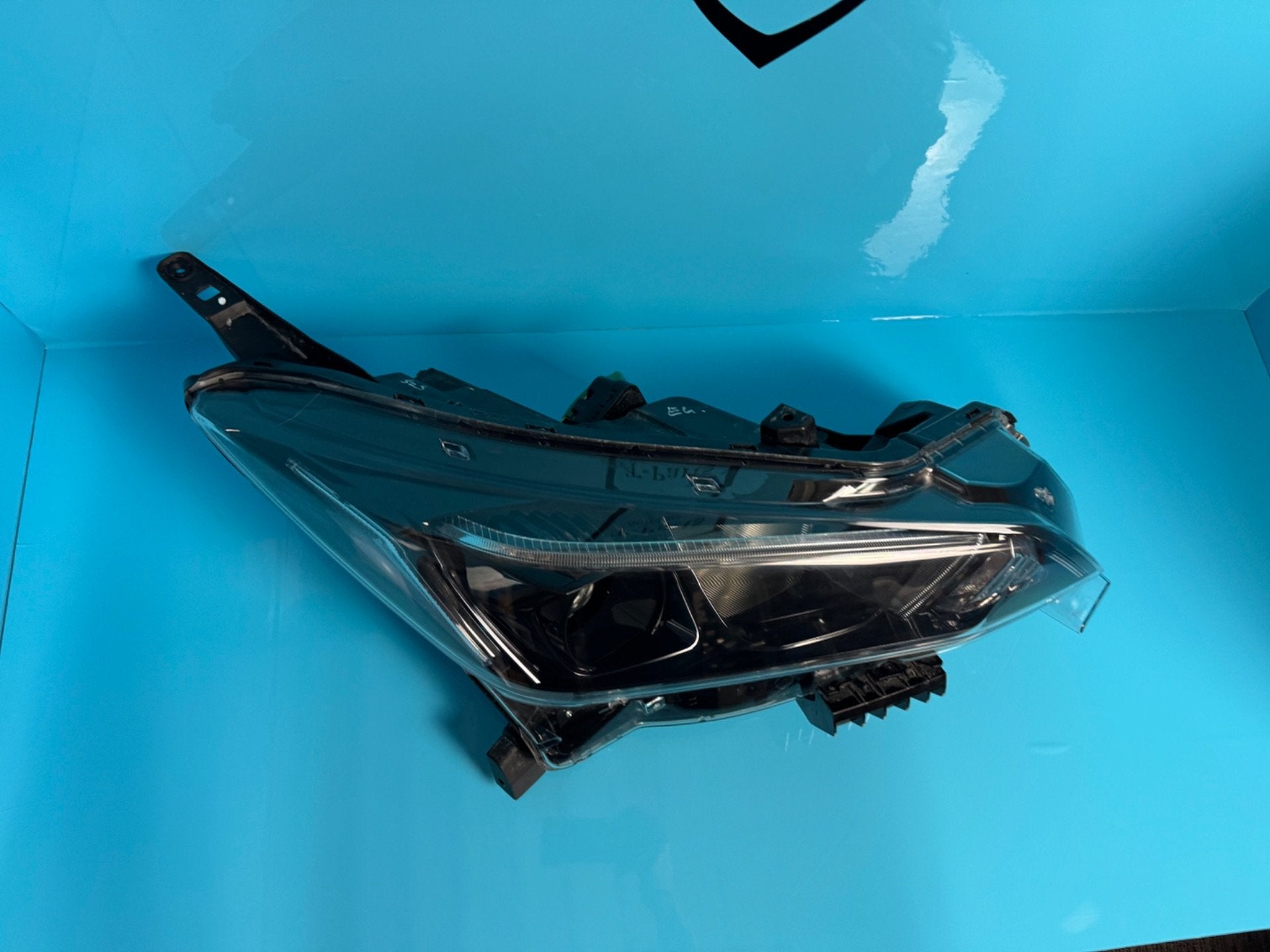 nissan leaf koplamp rechts 260105SH0A, Takashima 1-chome 1-1
220-8686  Yokohama, Ophalen of Verzenden, NISSAN_SR@mail.nissan.co.jp