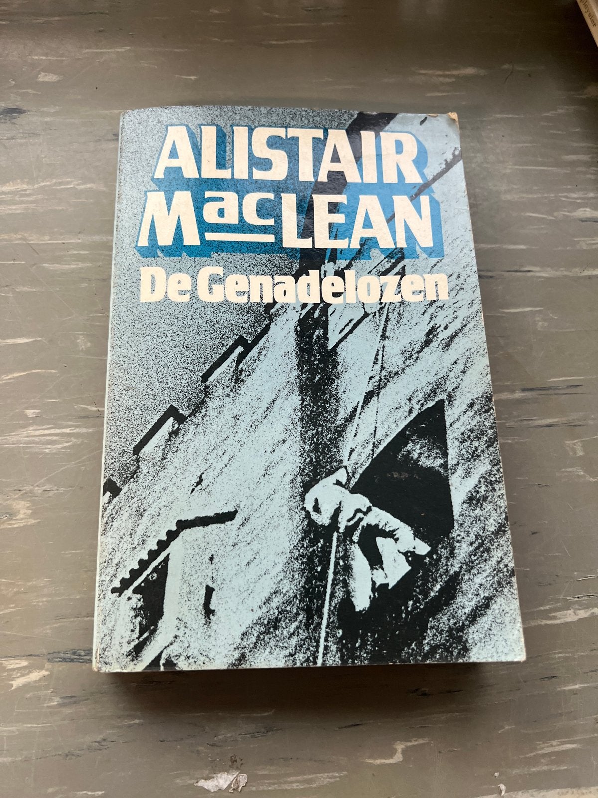 Alistair MacLean - De Genadelozen (Paperback), Ophalen of Verzenden, Gelezen