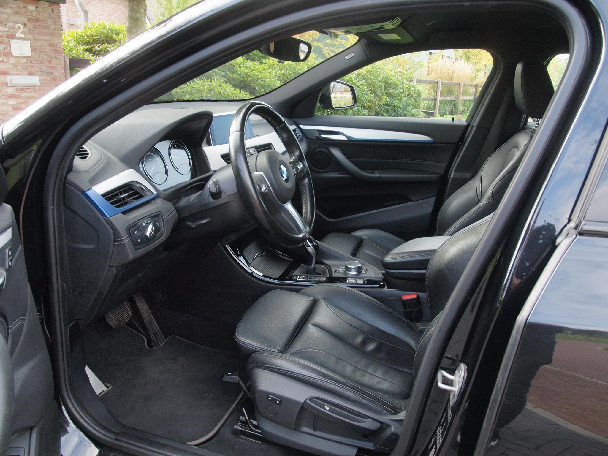 BMW X2 sDrive18i High Executive | M-pakket | Camera | Head-U, Dealer onderhouden, X2, Zwart, 3 cilinders