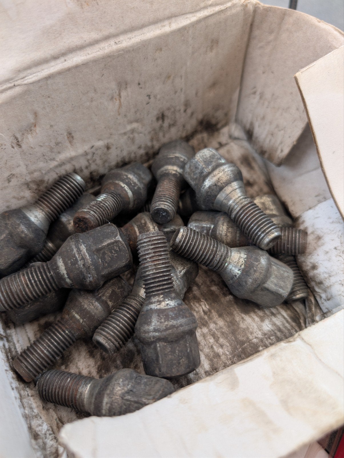 Bouten voor autoband (16 stuks) bijna gratis, Ophalen of Verzenden