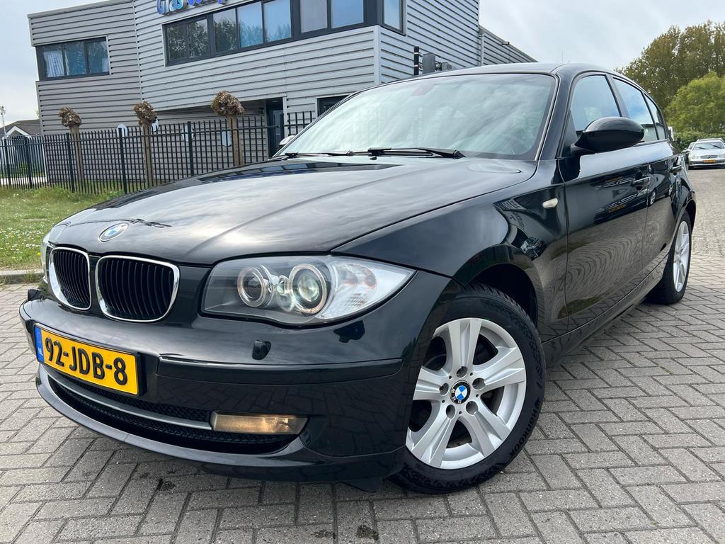 BMW 1-Serie 2.0 118I 5DRS 2009 Navi Cruise PDC Xenon LMV, Auto's, BMW, 1-Serie, 1995 cc, Zwart, Zwart