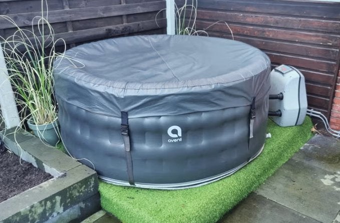 Avenli Jacuzzi 165cm Opblaasbaar Bubbelbad, Ophalen, Zo goed als nieuw, Afdekzeil, Opblaasbaar