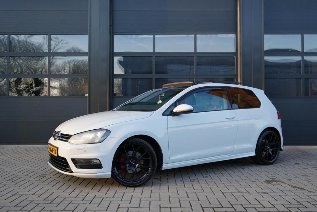 Volkswagen Golf 1.4 TSI r-line 90KW DSG panorama 2014 Wit, Auto's, Volkswagen, 4 cilinders, 620 kg, 1395 cc, Golf