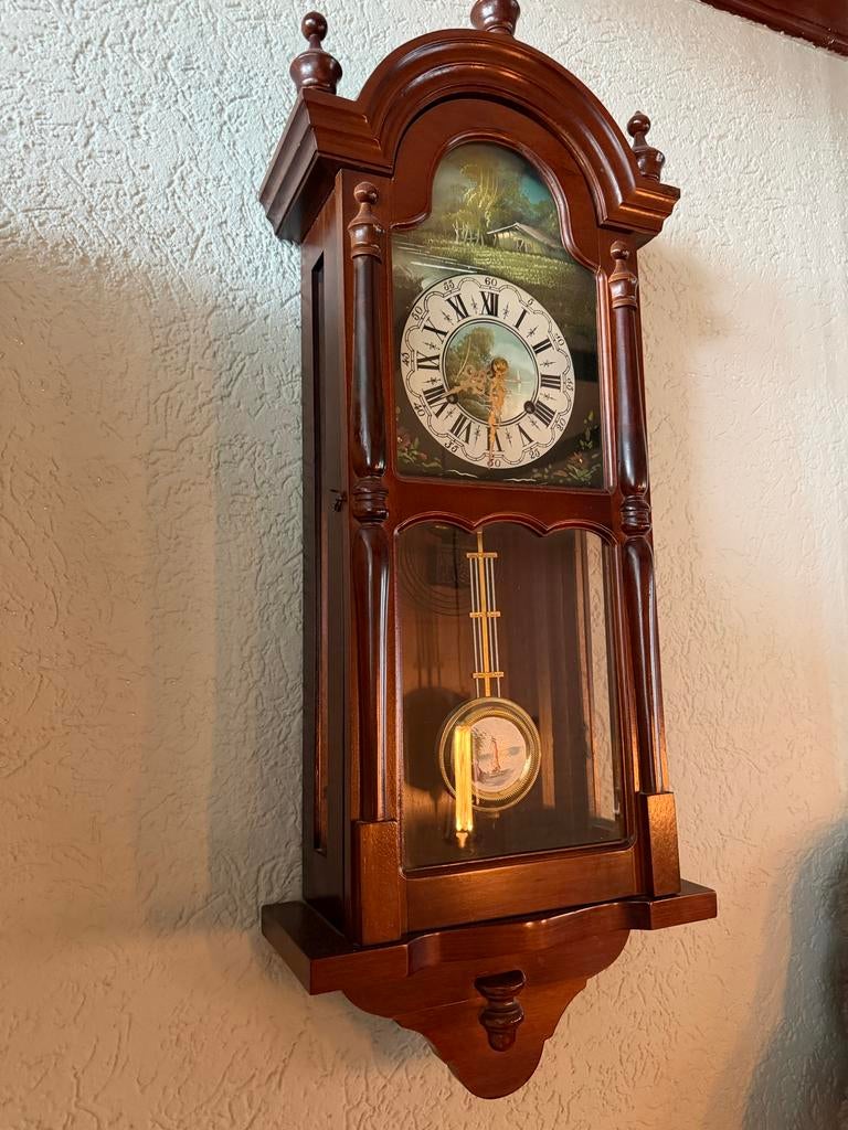 Houten wandklok met slinger, Ophalen