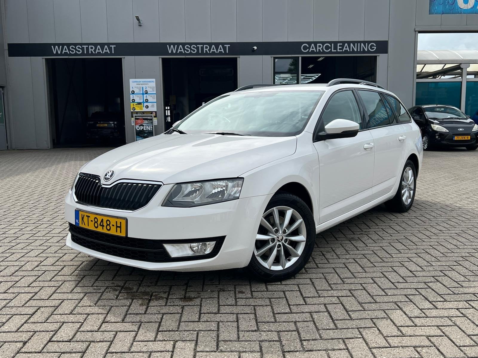 Skoda Octavia Combi 1.0 TSI Greentech Ambition Business, Auto's, Gebruikt, 620 kg, Origineel Nederlands, Handgeschakeld