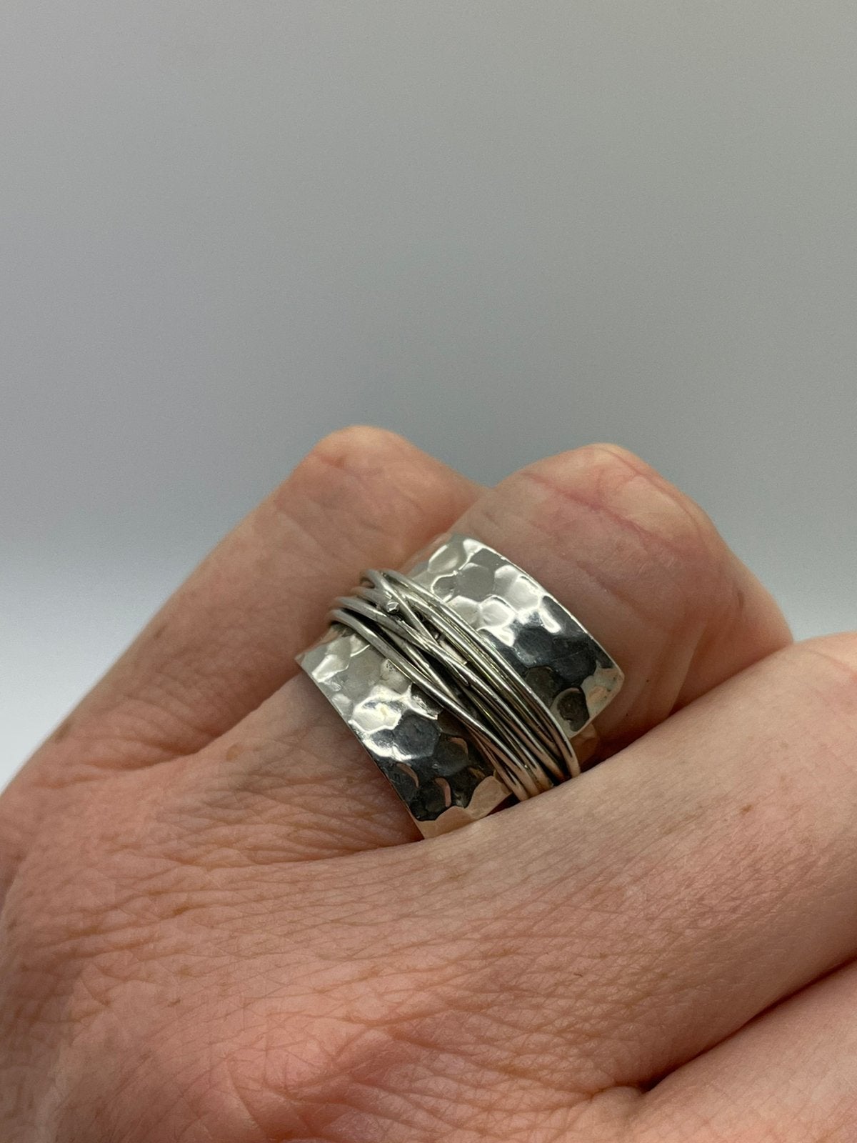 E186 Prachtige zilveren modernist ring maat 18, 18 tot 19, Ophalen of Verzenden, X, Dame